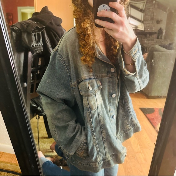 Classic Levi’s Jean Jacket (size M) Purchased in Rome, Italy - Picture 7 of 8